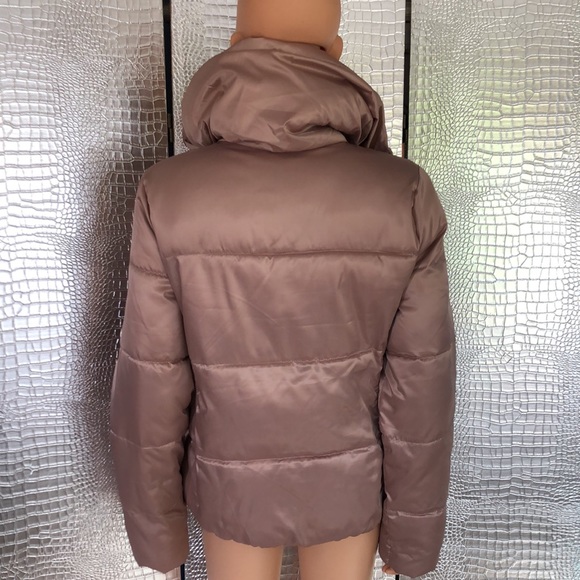 Old Navy size M puffer coat - worn twice - Picture 5 of 9